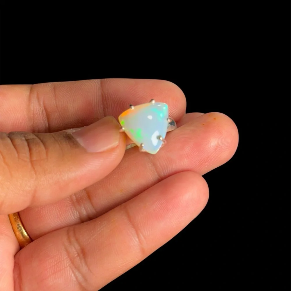 4.5 Carat Opal Ring in 925 Sterling Silver – Size 6.5